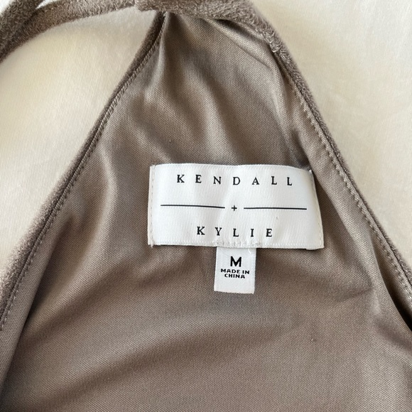 Kendall + Kylie high neck tank 🤎 - Picture 4 of 5